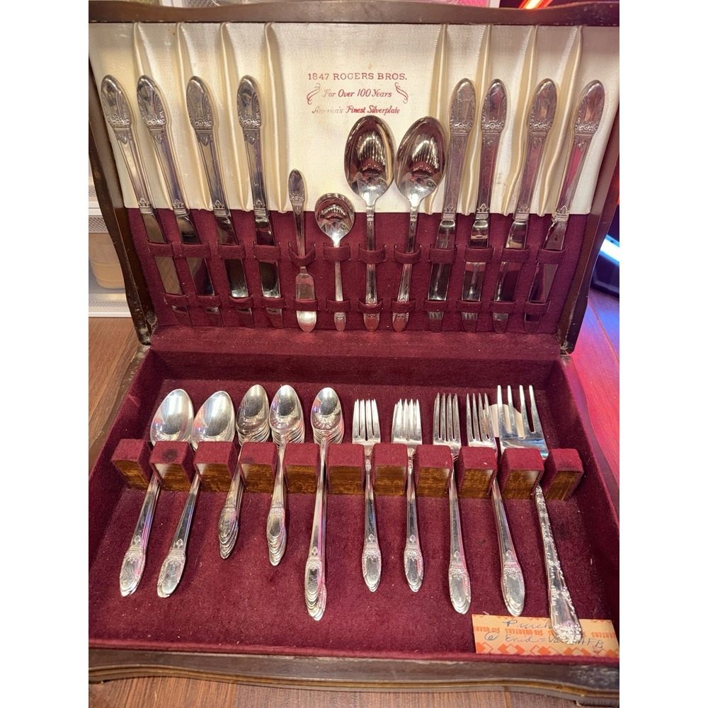 Vintage 1847 Rogers Bros "First Love" 61 Pc Silverware Set w/Chest